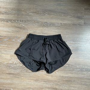Lululemon Hotty Hot 2.5” low rise shorts **Black